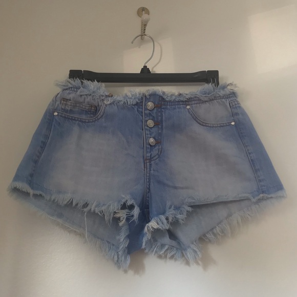 Vintage GUESS Jean Shorts - Picture 3 of 15